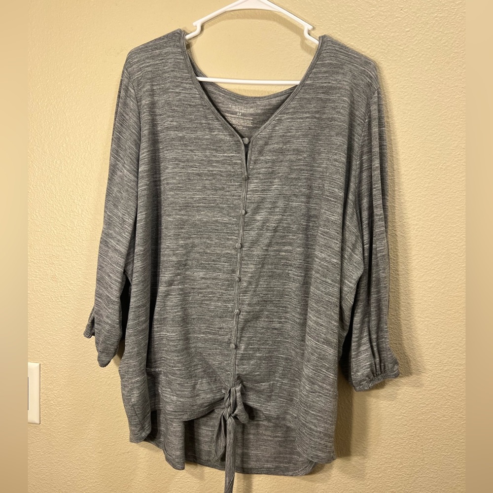 Boutique Plus -size 3X - grey button down blouse with cute front tie.